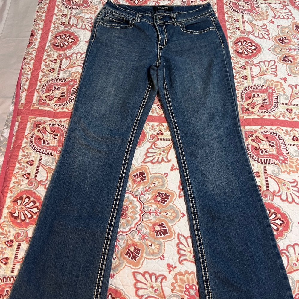 Ninewest Classic Women's Straight Leg Blue Jeans W/ Rhinestone Bling Back Pocket - Picture 4 of 6